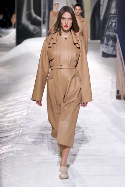 Look 4